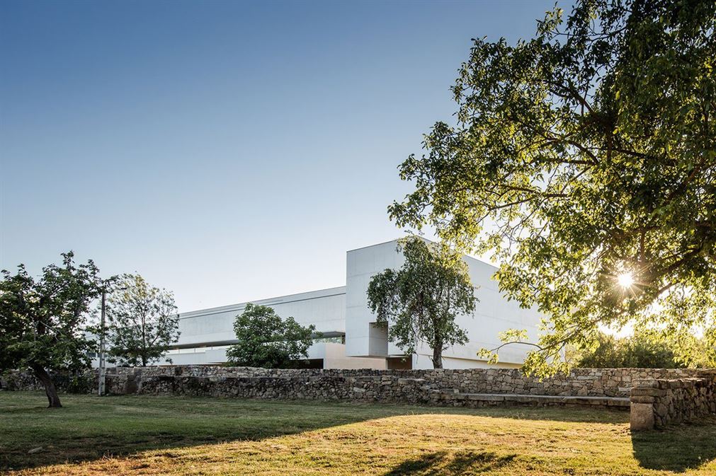 f10_nadir_afonso_foundation_chaves_portugal_by_alvaro_siza_vieira_photo_joao_morgado_yatzer