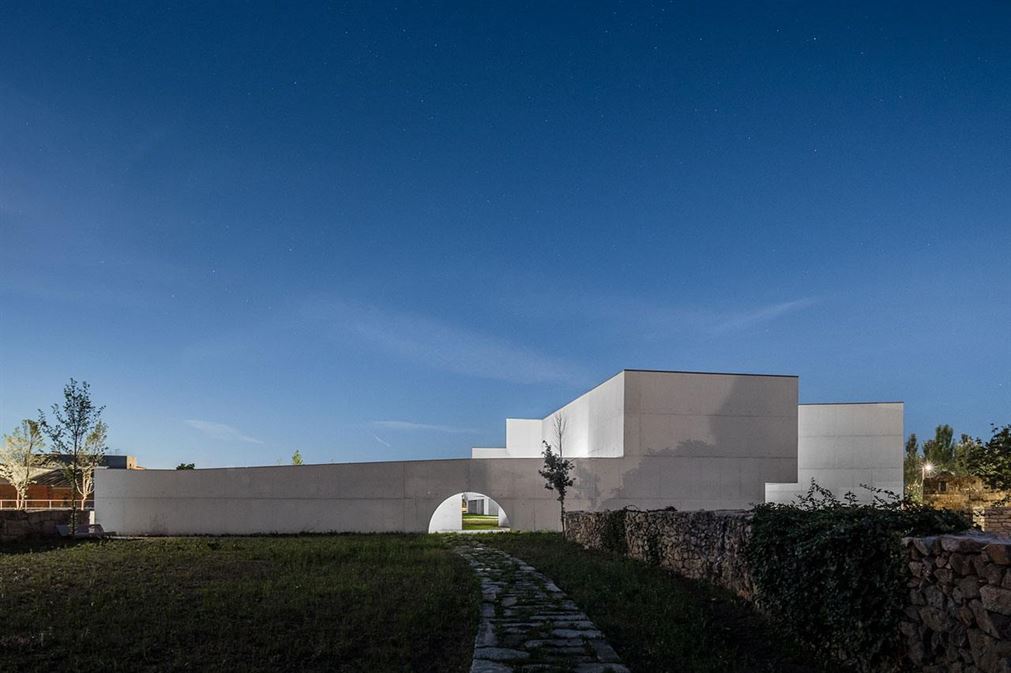 f13_nadir_afonso_foundation_chaves_portugal_by_alvaro_siza_vieira_photo_joao_morgado_yatzer