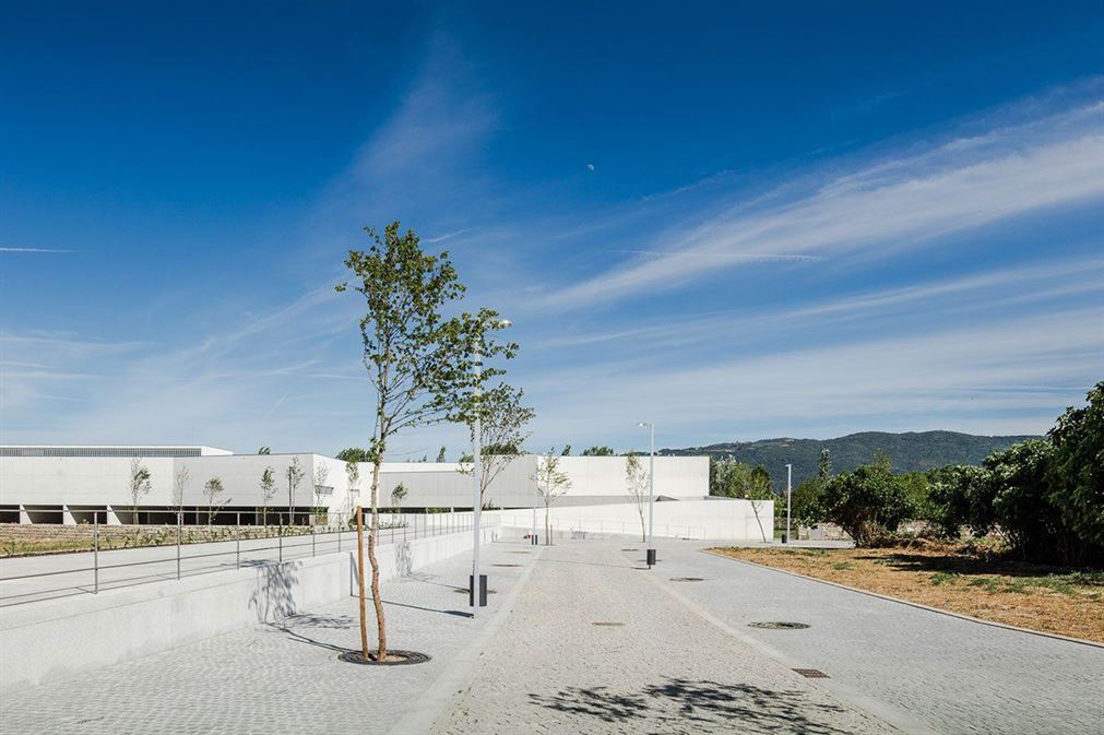 f17_nadir_afonso_foundation_chaves_portugal_by_alvaro_siza_vieira_photo_joao_morgado_yatzer