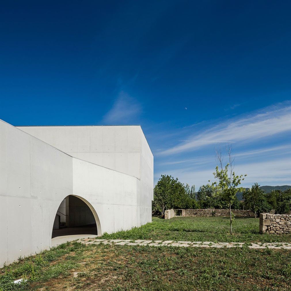 f18_nadir_afonso_foundation_chaves_portugal_by_alvaro_siza_vieira_photo_joao_morgado_yatzer