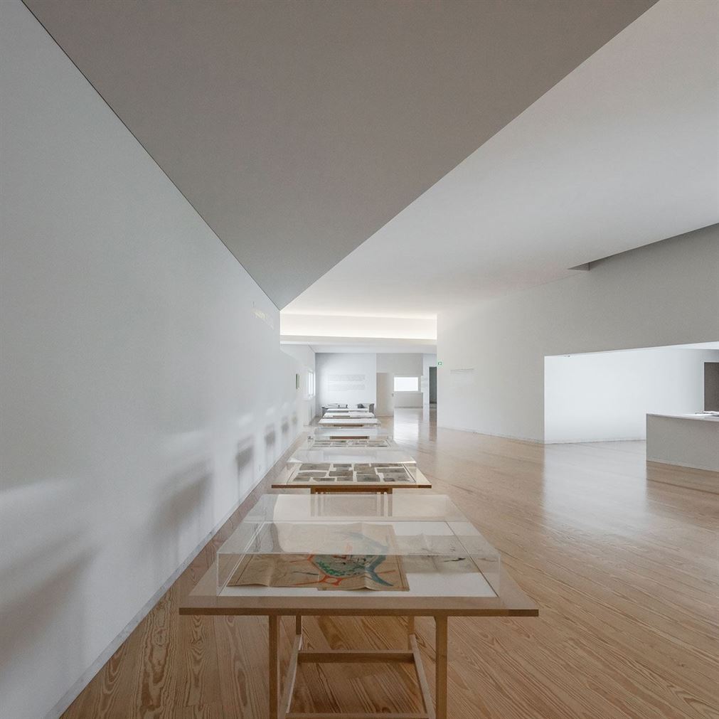 f21_nadir_afonso_foundation_chaves_portugal_by_alvaro_siza_vieira_photo_joao_morgado_yatzer