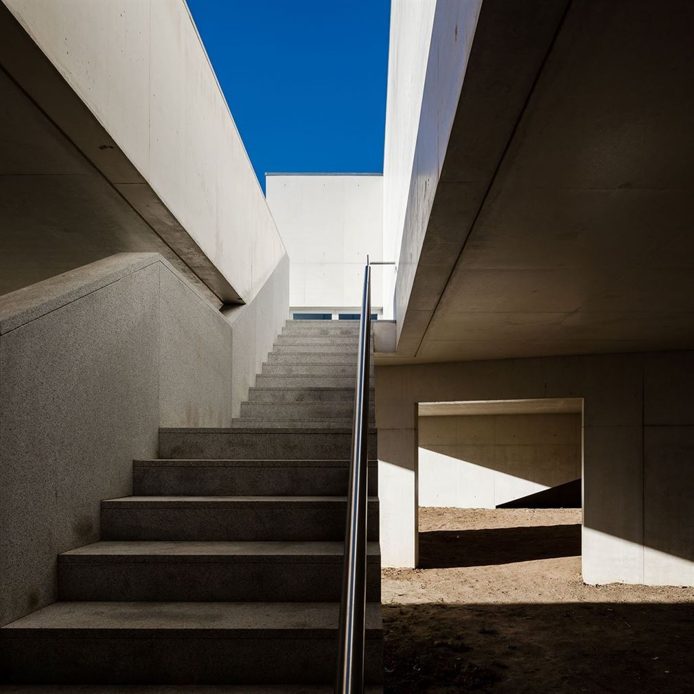 f27_nadir_afonso_foundation_chaves_portugal_by_alvaro_siza_vieira_photo_joao_morgado_yatzer