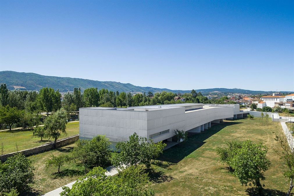 f2_nadir_afonso_foundation_chaves_portugal_by_alvaro_siza_vieira_photo_joao_morgado_yatzer