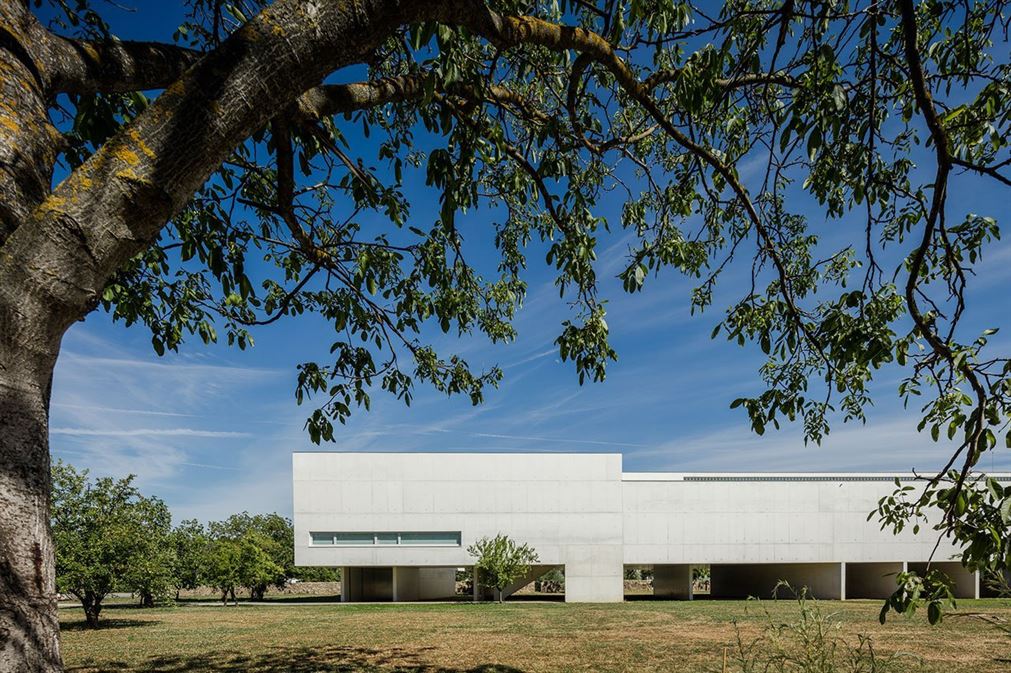 f4_nadir_afonso_foundation_chaves_portugal_by_alvaro_siza_vieira_photo_joao_morgado_yatzer