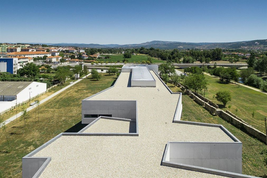 s1_nadir_afonso_foundation_chaves_portugal_by_alvaro_siza_vieira_photo_joao_morgado_yatzer