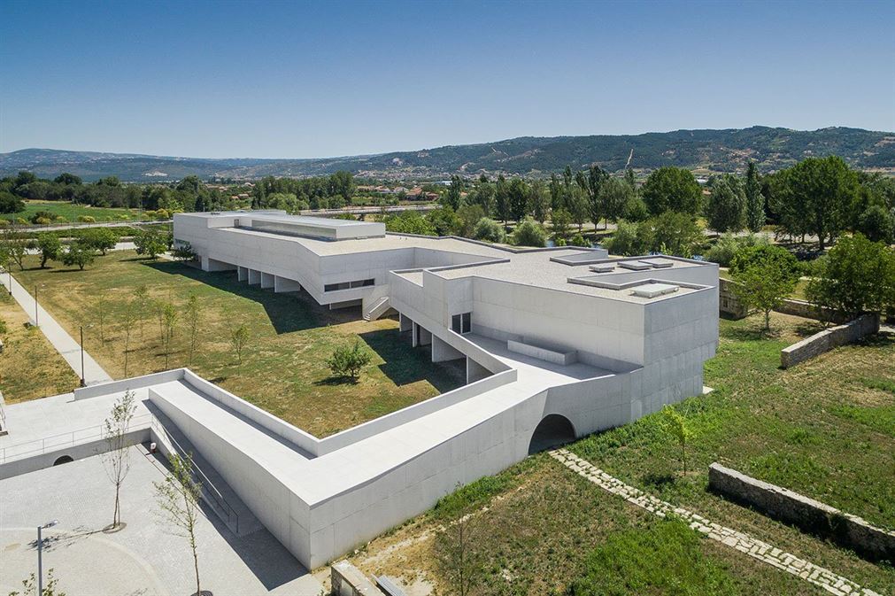 s5_nadir_afonso_foundation_chaves_portugal_by_alvaro_siza_vieira_photo_joao_morgado_yatzer