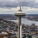 רצפת זכוכית במסעדה שבראש המגדל מהנודעים בעולם