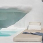 בית מפוסל במערה בסנטוריני