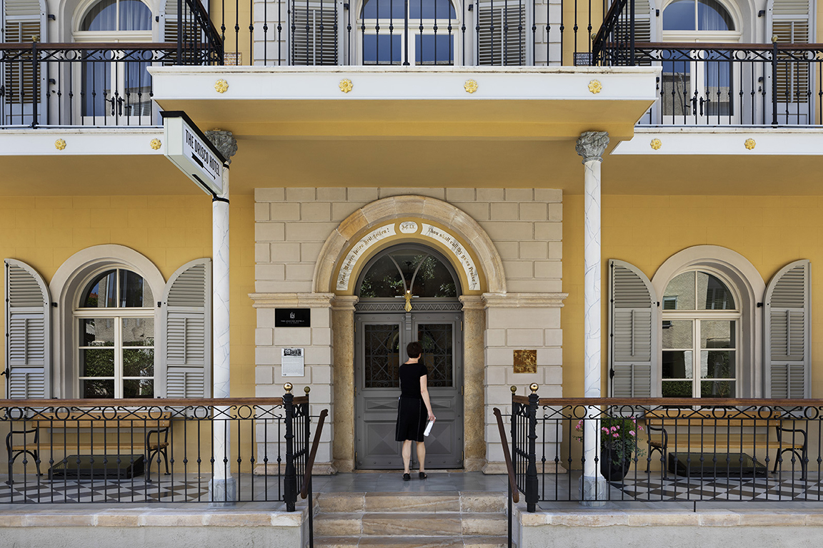 1479_Assaf Pinchuk photography- olga entering the building