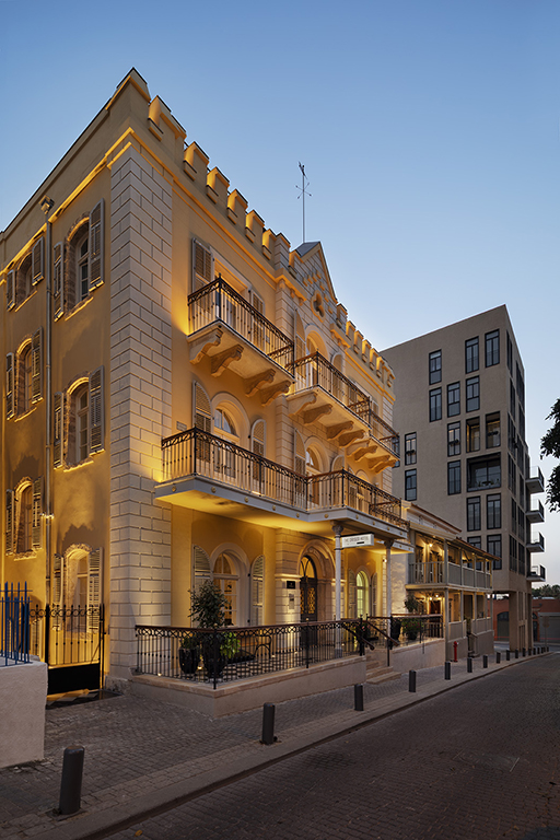 1812_Assaf Pinchuk photography- street view with hotel at sunset