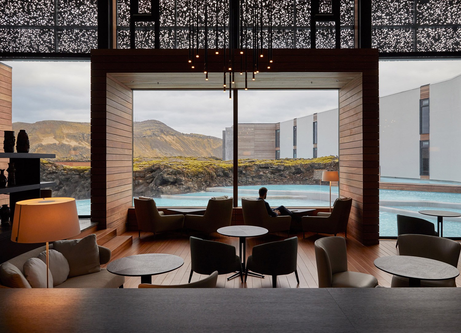 The-Retreat-Hotel-at-Blue-Lagoon-in-Grindavik-Iceland-Yellowtrace-01