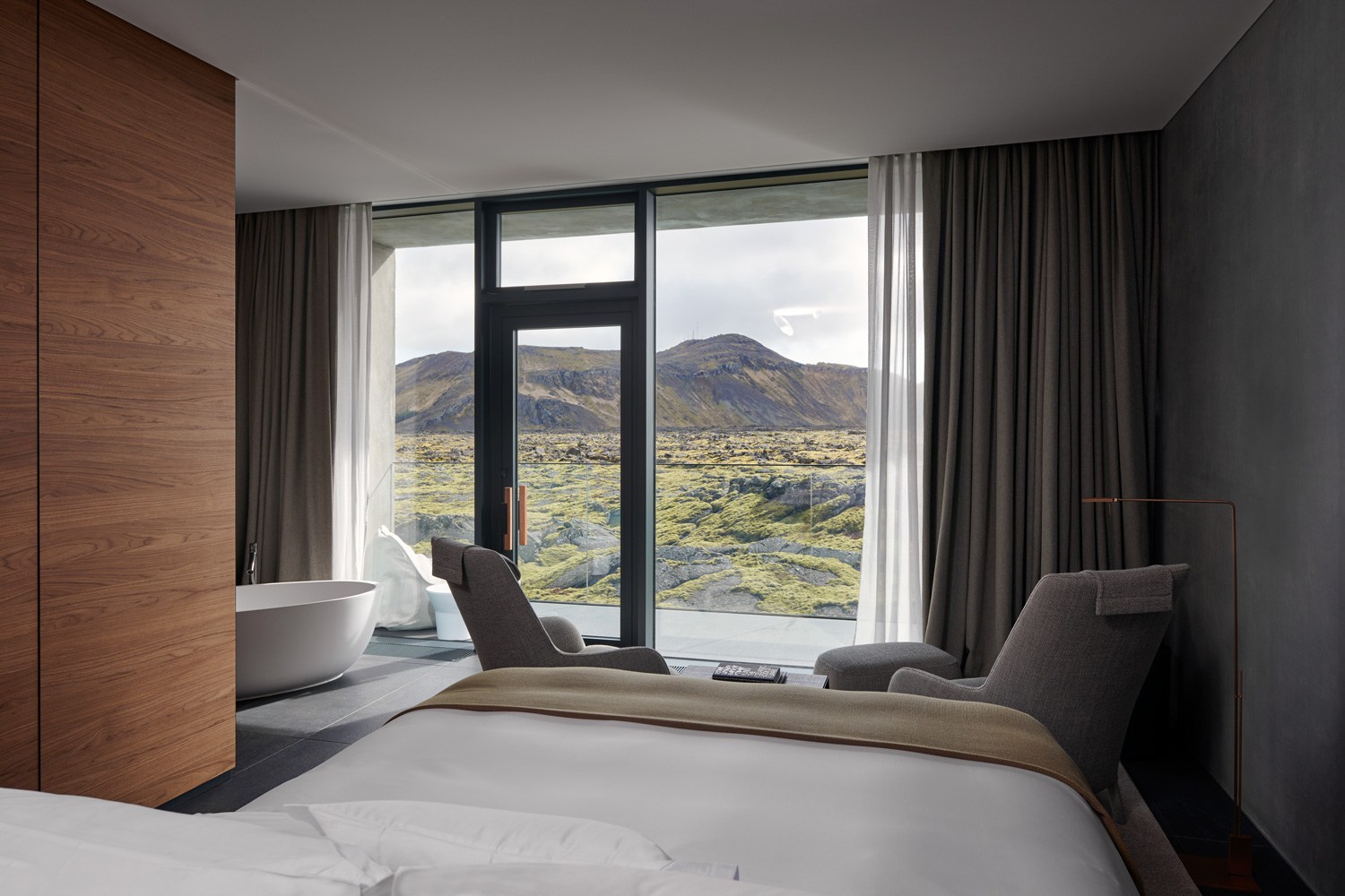 The-Retreat-Hotel-at-Blue-Lagoon-in-Grindavik-Iceland-Yellowtrace-18