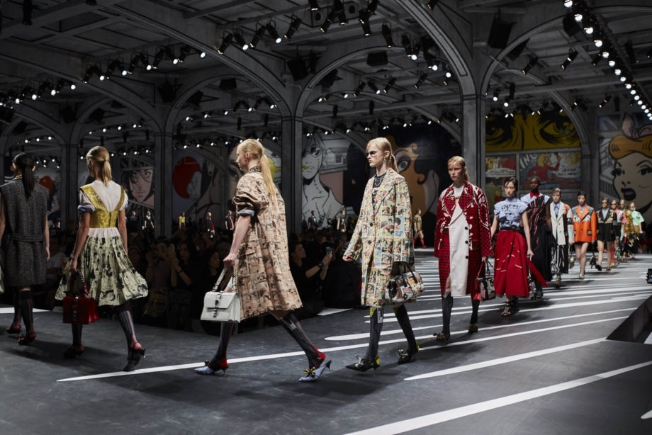 06_Prada-Womens-SS18-Fashion-Show_Parade-01_181005_194021