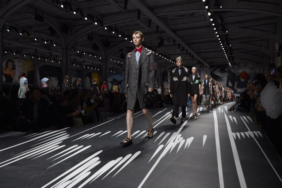 07_Prada-Womens-SS18-Fashion-Show_Parade-02_181005_194021