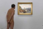 גלריה לנודיסטים: מוזיאון פריזאי מאפשר למבקרים לבקר בו עירומים