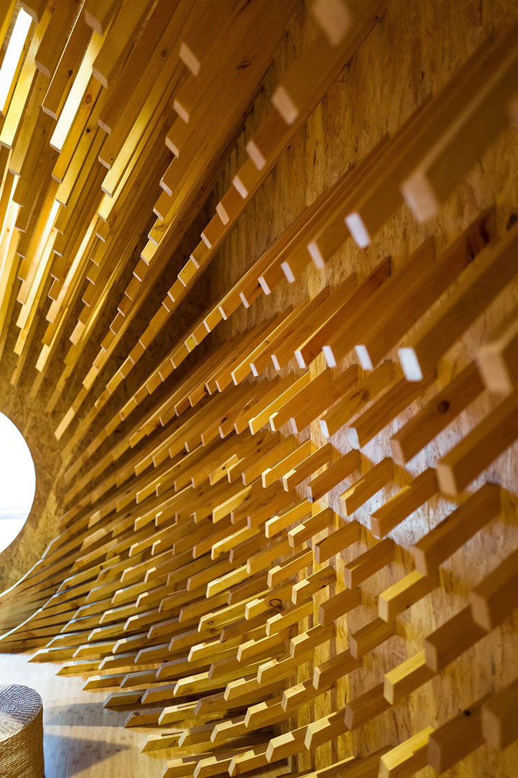 999-wooden-sticks-creates-a-beautiful-optical-illusion-inside-this-chinese-teahouse-by-minax-6