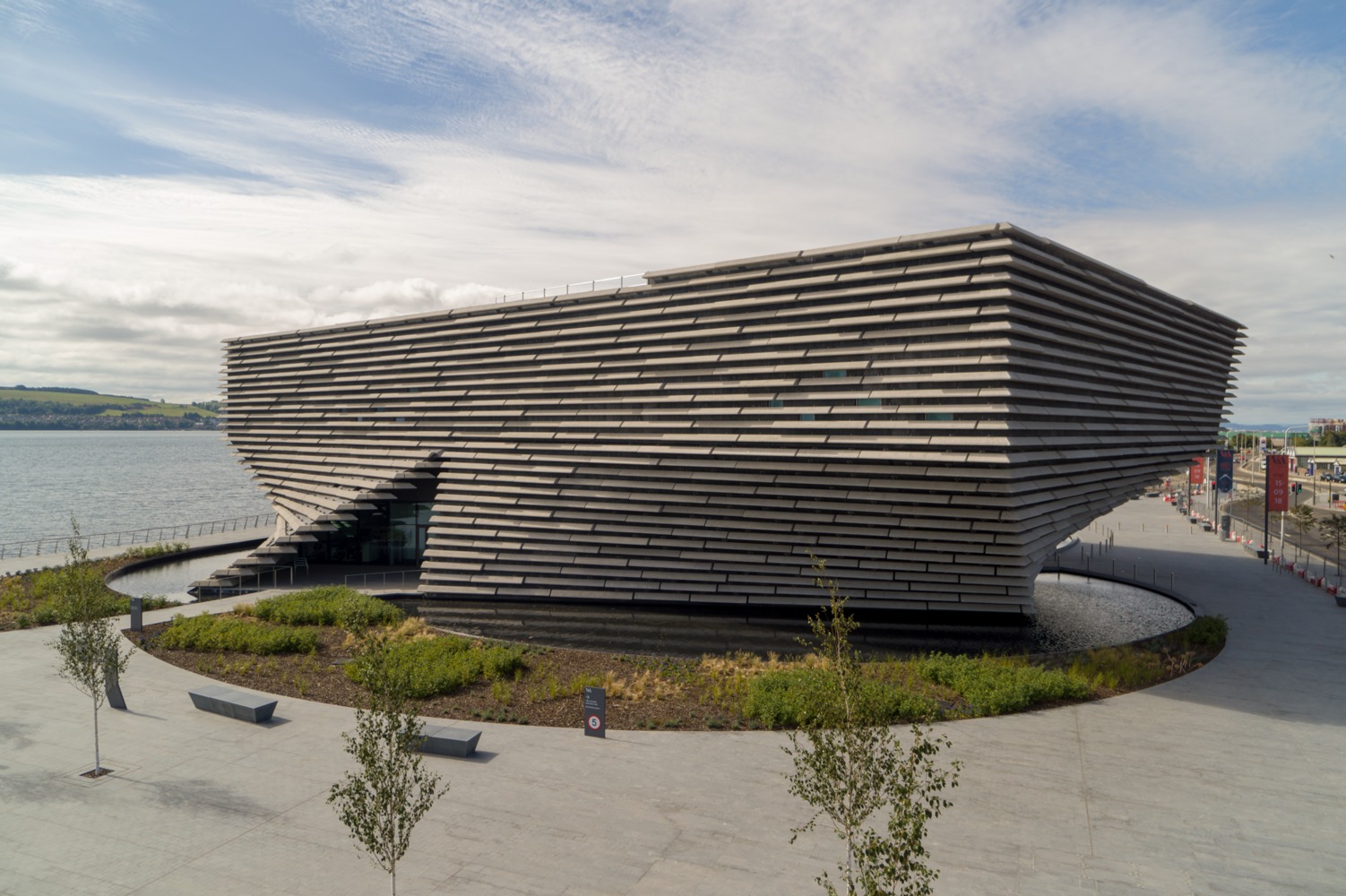 תמונות ראשונות של מוזיאון V & A Dundee הגמור, שתכנן קנגו קומה