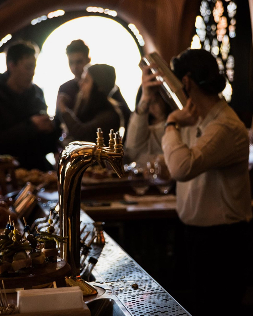 partisans-bar-raval-toronto-canada-designboom-04