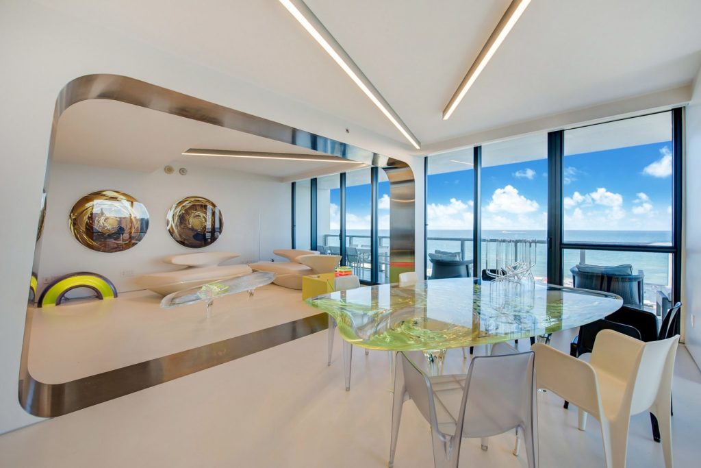 דירה של זאהה חדיד במיאמי ביץ’, מרוהטת בעיצובים משלה