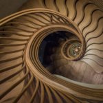 גרם מדרגות שהוא יצירה