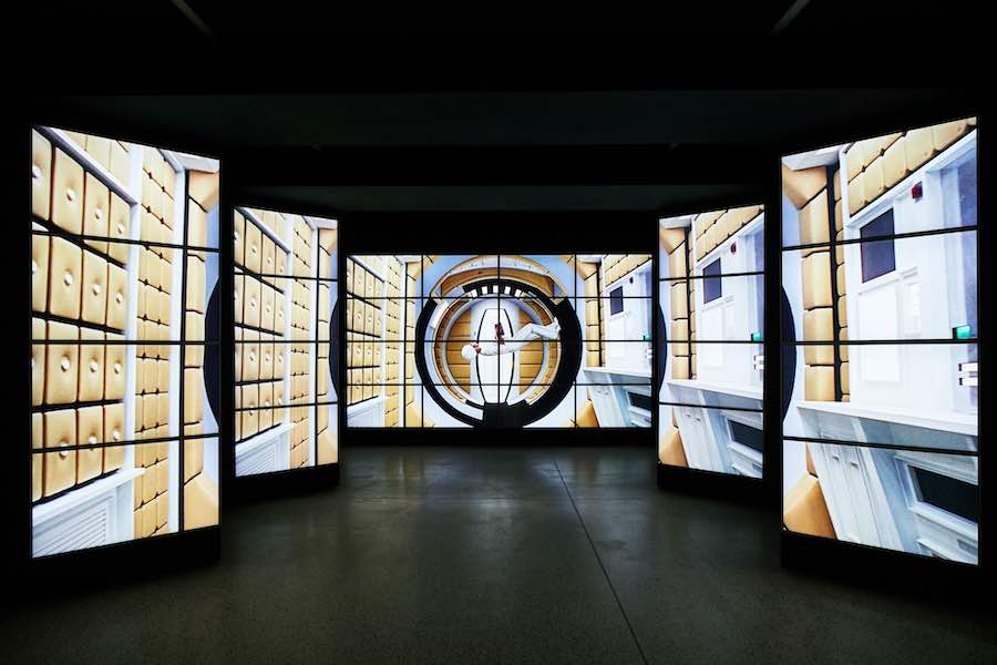סטנלי קובריק: תערוכה במוזיאון העיצוב בלונדון, מציעה תובנות לגאונות הבמאי