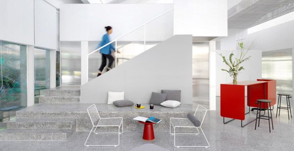 מפעל טקסטיל ישן, הפך למשרד הפקות סרטים תוסס