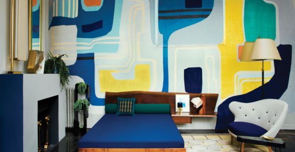 בדירתה התיאטרלית של סוחרת אמנות בפאריז