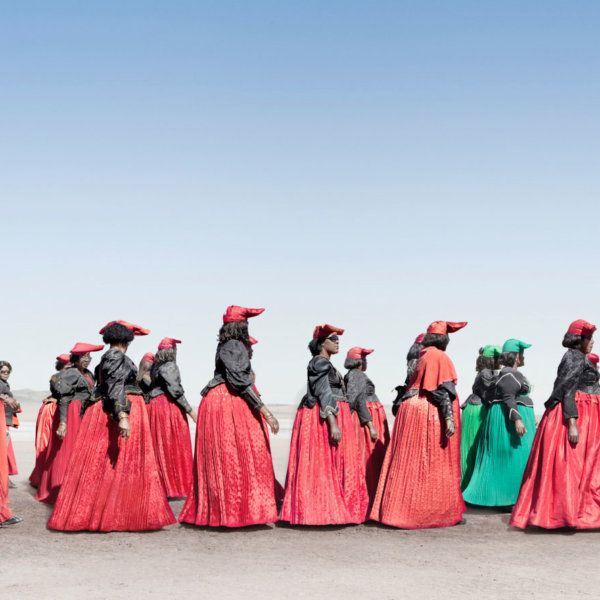 אנשי שבט נמיביה בין השחור ללבן