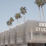 מעטפת אורגנית לפביליון אולפני BBC בקאן