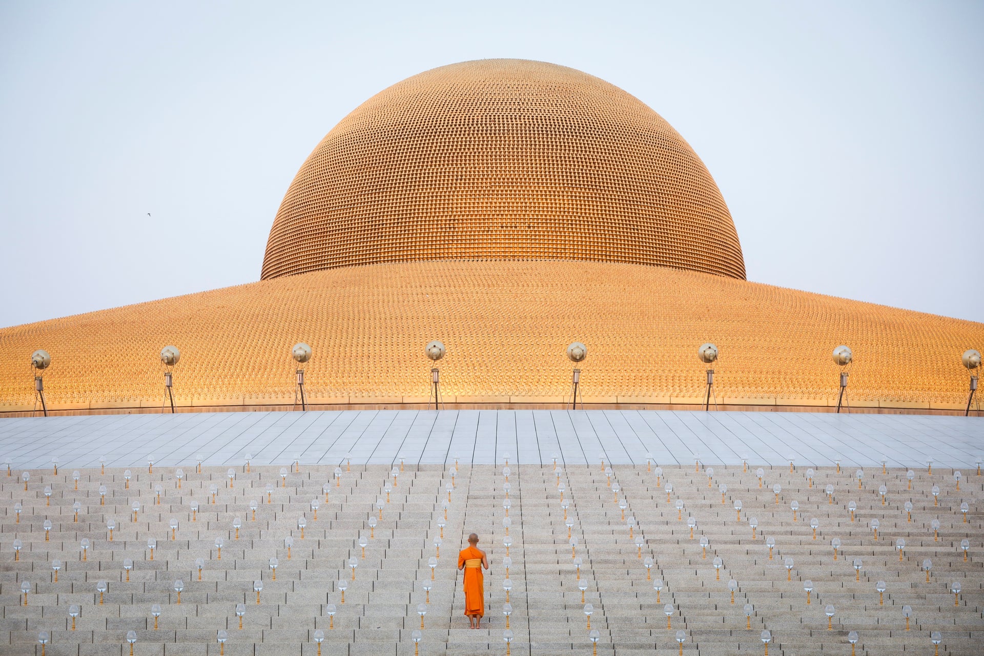 המקדש הבודהיסטי המרהיב Wat Phra Dhammakaya