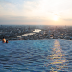 בריכת אינסוף על גג גורד שחקים בלונדון