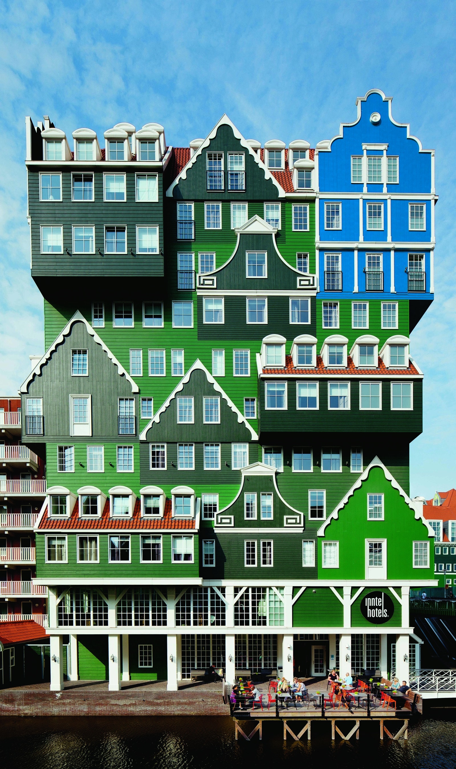 15 דוגמאות משובבות לאדריכלות הפוסט-מודרניסטית