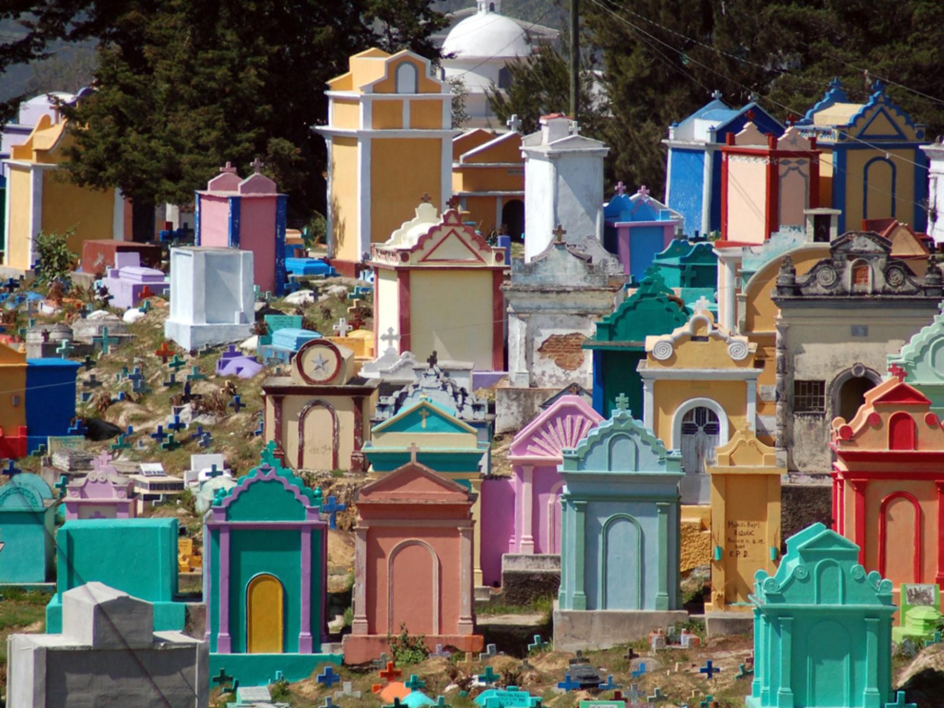 בתי הקברות הצבעוניים בגואטמלה