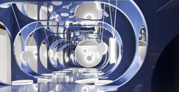 טרקלין בר Alvic Blue Moon, דמויי קליידוסקופ