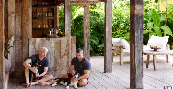 בתוך ביתו של Anderson Cooper ב-Trancoso, ברזיל