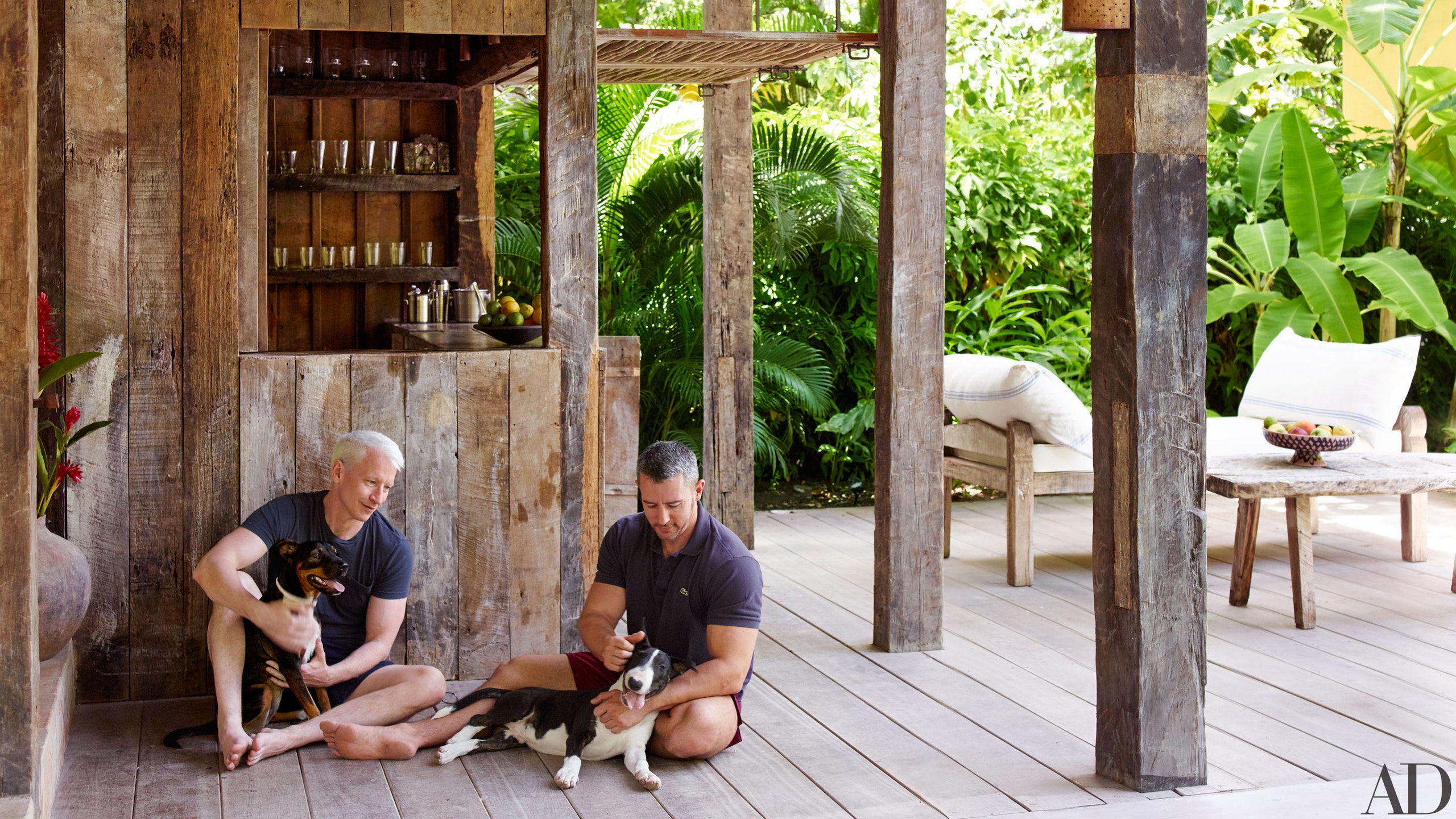 בתוך ביתו של Anderson Cooper ב-Trancoso, ברזיל