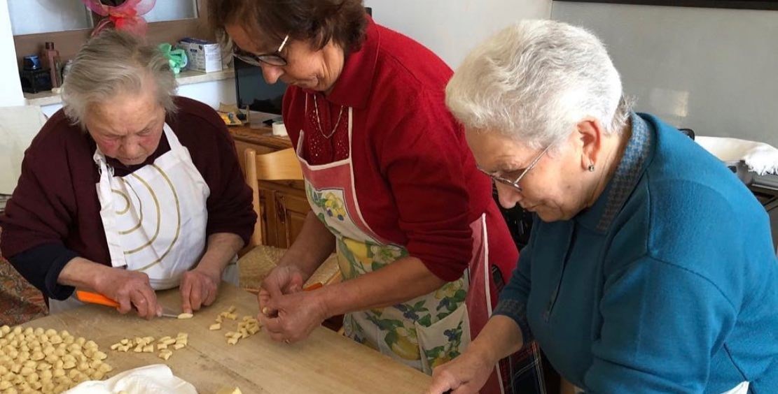 הכירו את הסבתות האיטלקיות המכינות את הפסטה הנדירה ביותר בעולם