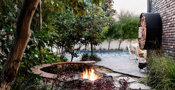 וילה עם פינת מדורה בחצר