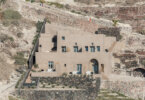 מלון קטן ב-OIA Castle בתכנון Kapsimalis Architects