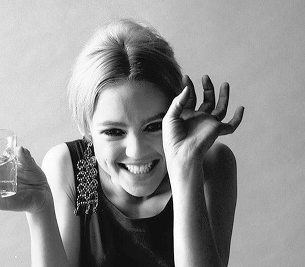 אוהבת ממש כמו אשה, אבל נשברת כמו ילדה קטנה: Edie Sedgwick