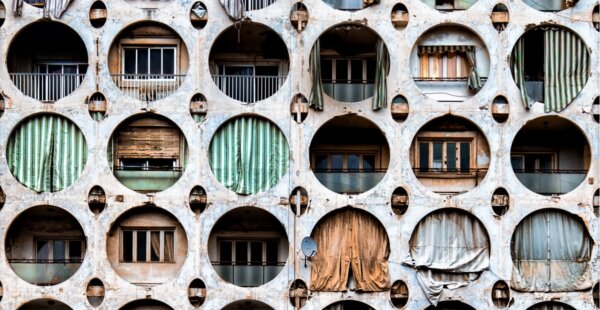 הבניין הדק ביותר בלבנון, נבנה על ידי אדם שרצה להסתיר לאחיו את הנוף