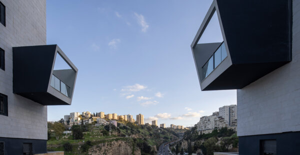 הלכה ותכנון / אדריכל גבי שורץ