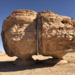 תעלומת הסלע המפוצל Al Naslaa, בערב הסעודית