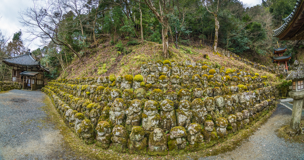 1200 פרצופי האבן עם הבעות, במקדש הבודהיסטי בקיוטו