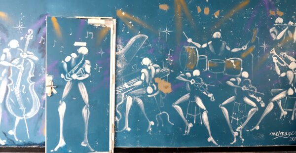 כשהעיר פריז הפכה בניין שאמנים השתלטו עליו, לגלריה ציבורית