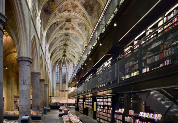 אחת מחנויות הספרים היפות בעולם Selexyz Dominicanen in Maastricht