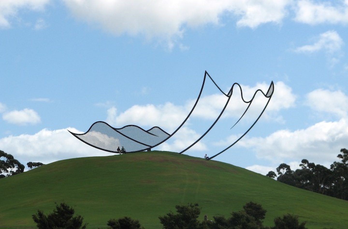 הפסל ‘אופקים’ Horizons