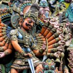 מקדש Meenakshi Amman עם מגדלי פסלים בהודו