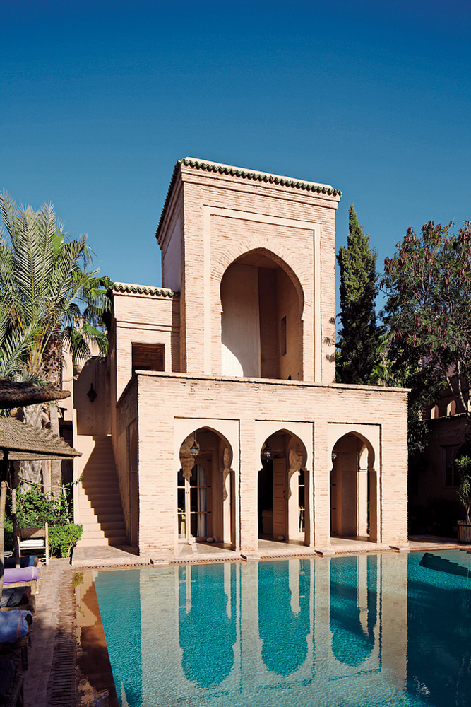 בית מרוקאי הנותן כבוד לארכיטקטורה הערבית העשירה של המדבר