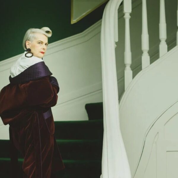 איך מרצה באוניברסיטה הפכה לאייקון אפנה בגלל טעות בזיהוי